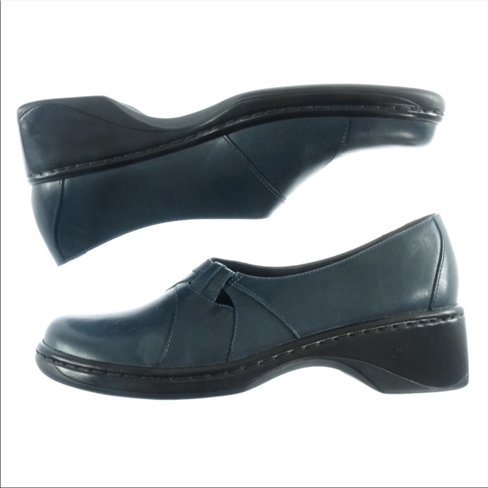 Clarks Womens 7.5 Blue Leather Slipon